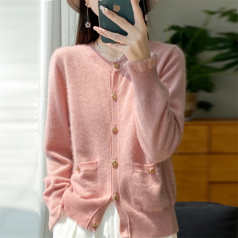 休闲/淑女通勤纯毛小香风两兜玫瑰扣开衫2024年秋季羊毛衫图片
