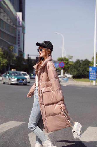 羽绒服白鸭绒黑色粉色卡色中长款，女装羽绒服，凯宝莉