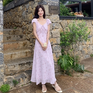 粉紫色碎花连衣裙女夏2025新款度假风少女感温柔风爆款减龄长裙图片