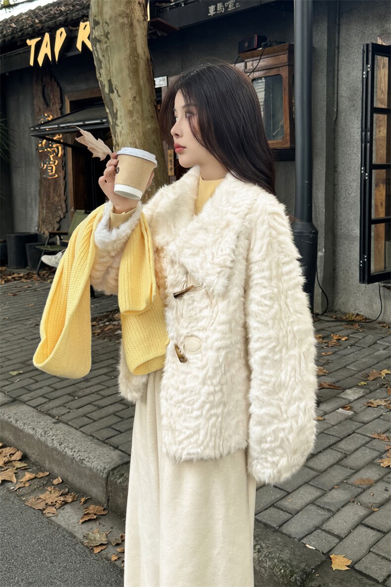 加厚牛角扣羊羔毛外套女皮毛一体2025秋冬季小香风羊羔绒外套,女装短外套,2C229
