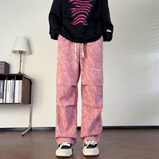 粉红色