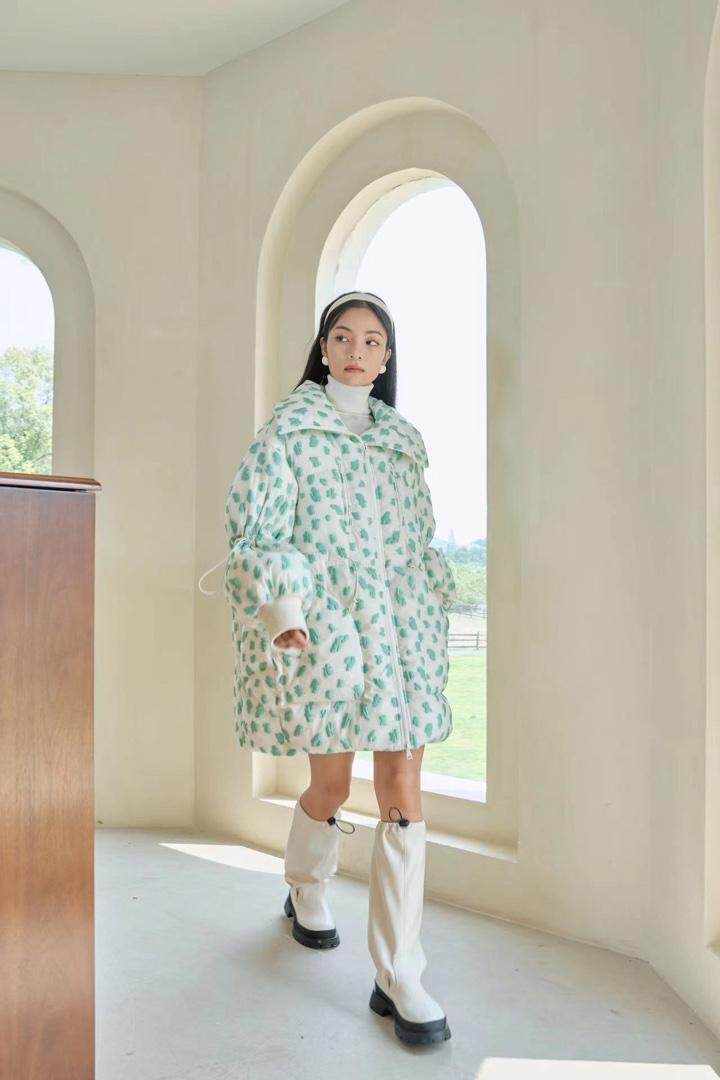 现货提花收腰羽绒服，女装羽绒服，UDF