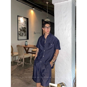 激光蓝色冰丝套装男款夏季老钱风轻奢短袖衬衫短裤度假休闲两件套图片