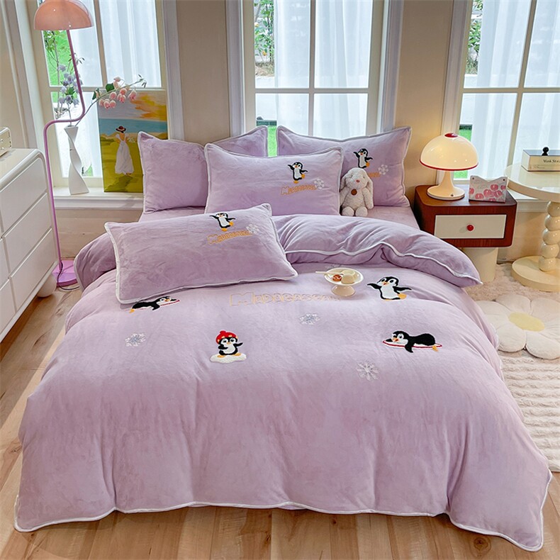 新款牛奶绒毛巾绣系列快乐企鹅快乐企鹅，床品套件，一起卖家纺