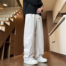 米白色