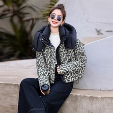 时尚印花连帽羽绒服女2024冬季洋气独特别致小个子短款白鸭绒外套，女装羽绒服，歌伊格美