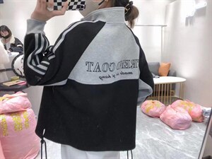 拼色款外套，百搭图片
