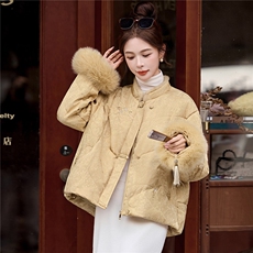 新中式立领羽绒服女2025冬季新款巨好看刺绣大毛领白鸭绒外套，女装羽绒服，丽影随形