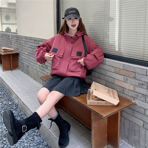 粉色短款户外连帽冲锋衣外套女春秋2025超火好看高级小众夹克上衣图片