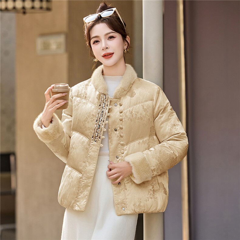 现货现货现货2025年冬季新中式G风人丝刺绣喜庆红羽绒服白鸭绒,女装羽绒服,衣之秀