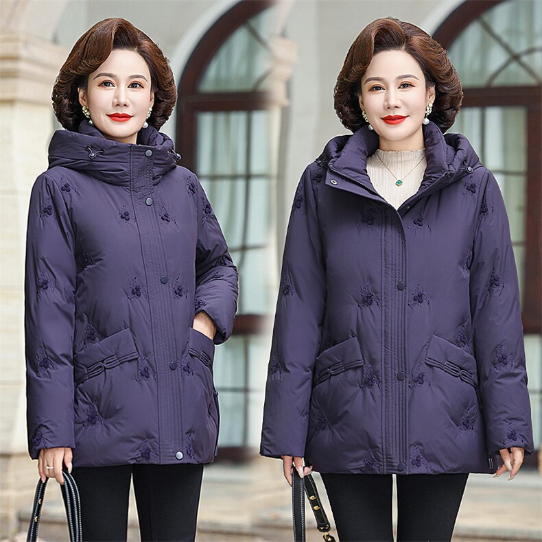 中年妈妈洋气羽绒服中年女新冬装白鸭绒棉袄中老年连帽外套时尚图片