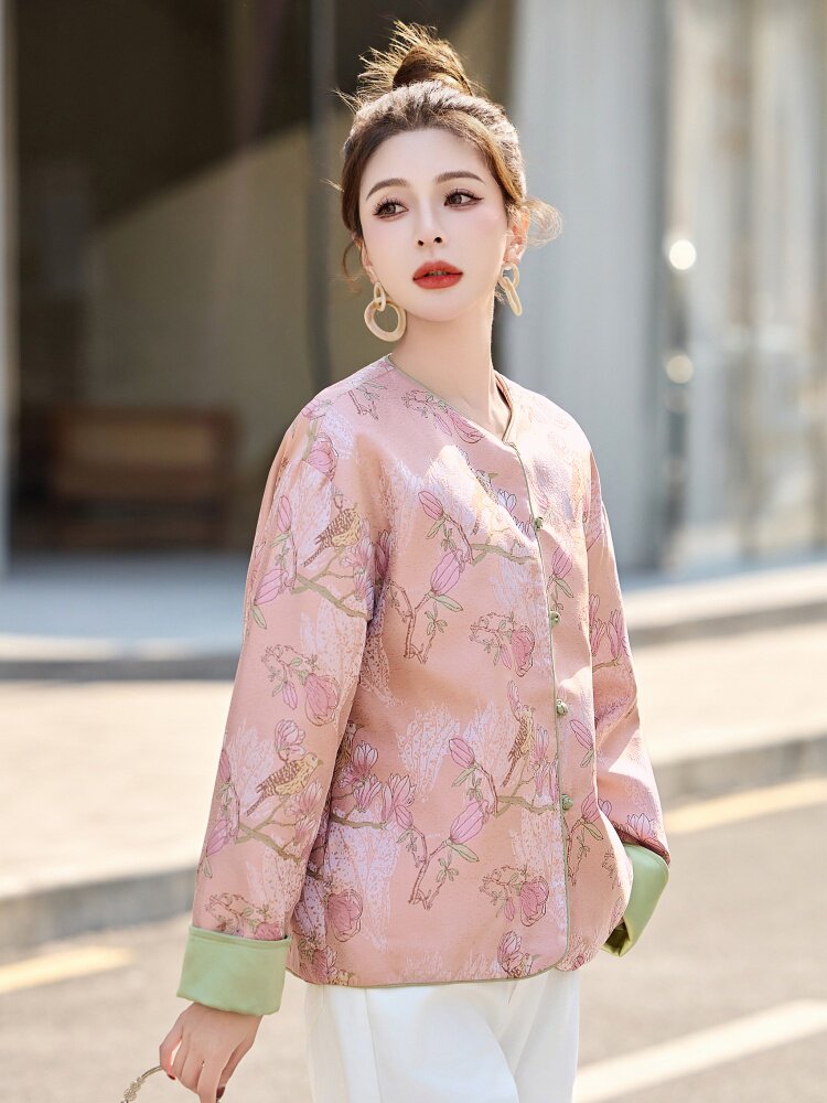 粉色新中式盘扣圆领外套女2025春秋新款精致提花休闲气质百搭上衣,女装短外套,依如秀(原杭风阁)