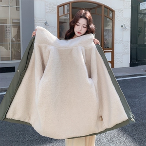 绿色羊羔毛翻领派克服女2025年冬季新款韩系休闲加绒加厚棉衣外套图片