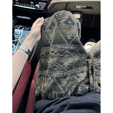 黑绿色