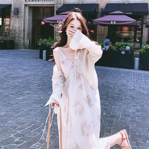 法式吊带连衣裙女2025早春秋新款今年流行碎花裙防晒衫图片