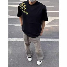 黑色