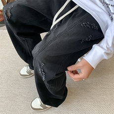 黑色