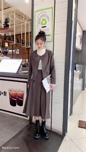 两件套裙子。图片