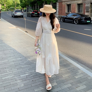 法式气质仙女连衣裙女装2025夏季新款灯笼袖初恋收腰大摆长款裙子图片