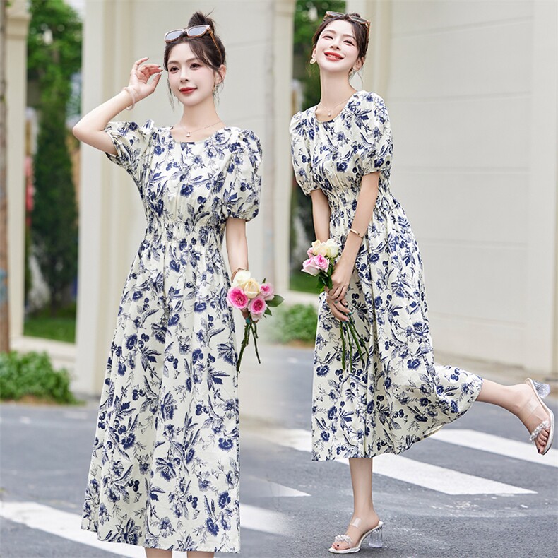法式泡泡袖印花连衣裙女夏季2025新款度假风褶皱收腰显瘦气质长裙，女装连衣裙，灵力轩