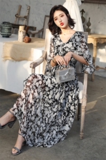 连衣裙夏季圆领印花松紧腰时尚简约个性潮流中长款，女装连衣裙，韩蔻秀