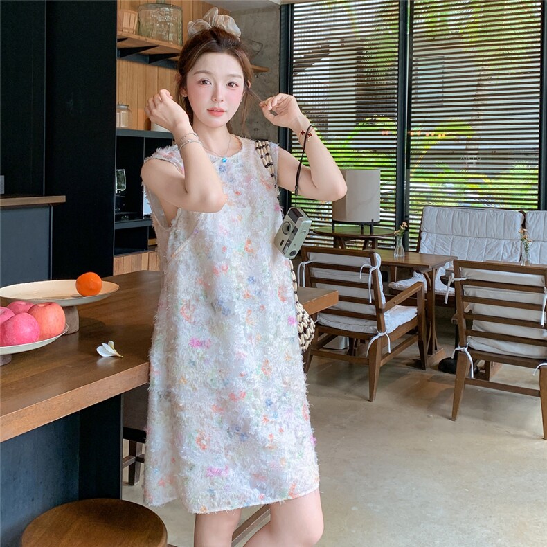 新中式国风气质刺绣连衣裙女2025夏季新款时尚显瘦无袖背心短裙子，女装连衣裙，浙宝208