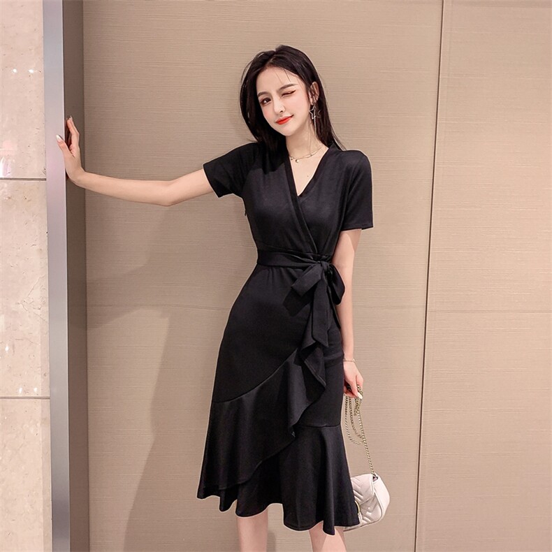黑色连衣裙女2021新款冬季v领显瘦赫本风小黑裙气质裙子图片