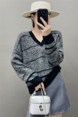 HE|花式纱条纹加厚baby山羊绒衫女V领拼色毛衣宽松针织衫上衣，女装针织衫/毛衣，织绒羊