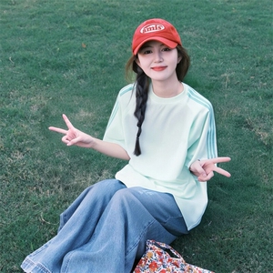抖音得物品质二开240克宽松纯棉美式潮牌印花三条杠中性风短袖T恤图片