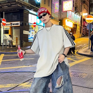 抖音得物品质二开240克宽松纯棉美式潮牌印花三条杠中性风短袖T恤图片