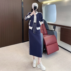 女秋冬时髦洋气拼接外套半身裙两件套图片