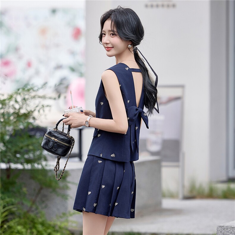 后背镂空蝴蝶结马甲百褶裙套装女2025夏季小香风背心短裙子两件套,女装套装/套裙,韩宇舍