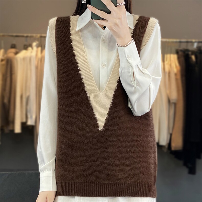 秋装新款女士针织马甲背心宽松显瘦V领拼色毛衣外套百搭时尚上衣图片