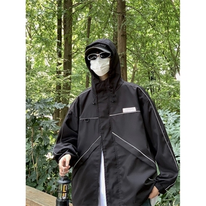 秋冬季新款反光条冲锋衣男士潮流户外登山服连帽工装夹克外套图片