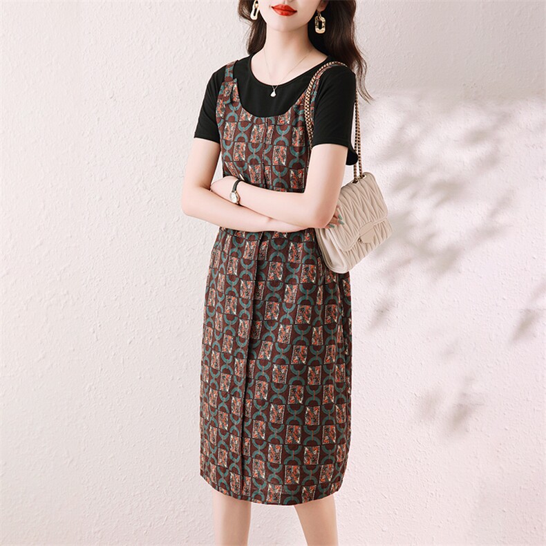 现货2023夏季新款印花拼接宽松遮肚显瘦假两件背带连衣裙,女装连衣裙,余墨