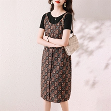 现货2023夏季新款印花拼接宽松遮肚显瘦假两件背带连衣裙，女装连衣裙，余墨