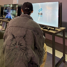 烟灰色