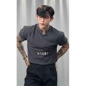 现货！！！V领t恤设计感小众健身穿搭高级感痞帅短袖RY01-P35图片
