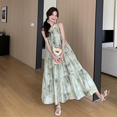 新中式国风挂脖碎花连衣裙女2025夏季新款复古轻熟风气质露肩长裙，女装连衣裙，维壹