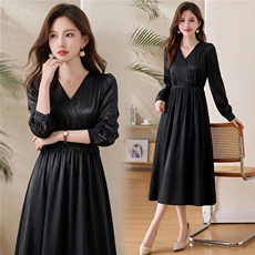 2026夏装新款简约时尚气质v领修身连衣裙，女装连衣裙，美沁