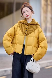 90%白鸭绒2025年冬季宽松圆领休闲羽绒服送针织帽子图片