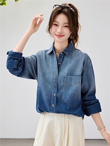 2026年春季新款时尚渐变色单口袋牛仔衬衫女宽松长袖翻领外套衬衣图片