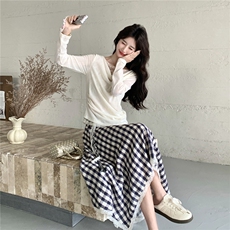 2026春季新款温柔风荡领蕾丝拼接针织衫+不规则格纹半身裙两件套，女装套装/套裙，艾米莉亚