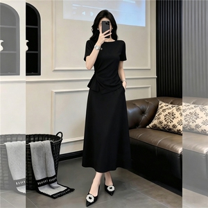 设计感时尚休闲套装裙女夏修身显瘦圆领扭结设计上衣半身裙两件套图片