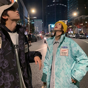卡通印花小怪兽皮卡丘情侣学生短款轻薄拼色得物羽绒服男图片