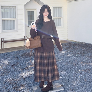 美拉德穿搭时尚套装女高级感2025秋季新款吊带连衣裙针织衫两件套图片