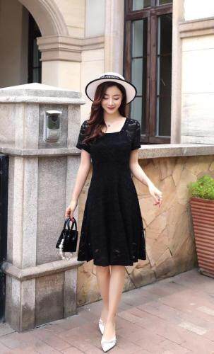 【现货】夏季新款蕾丝优雅气质短款连衣裙，女装连衣裙，芷炫