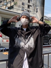 黑色