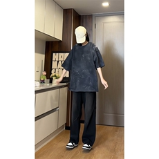黑色