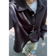 黑色